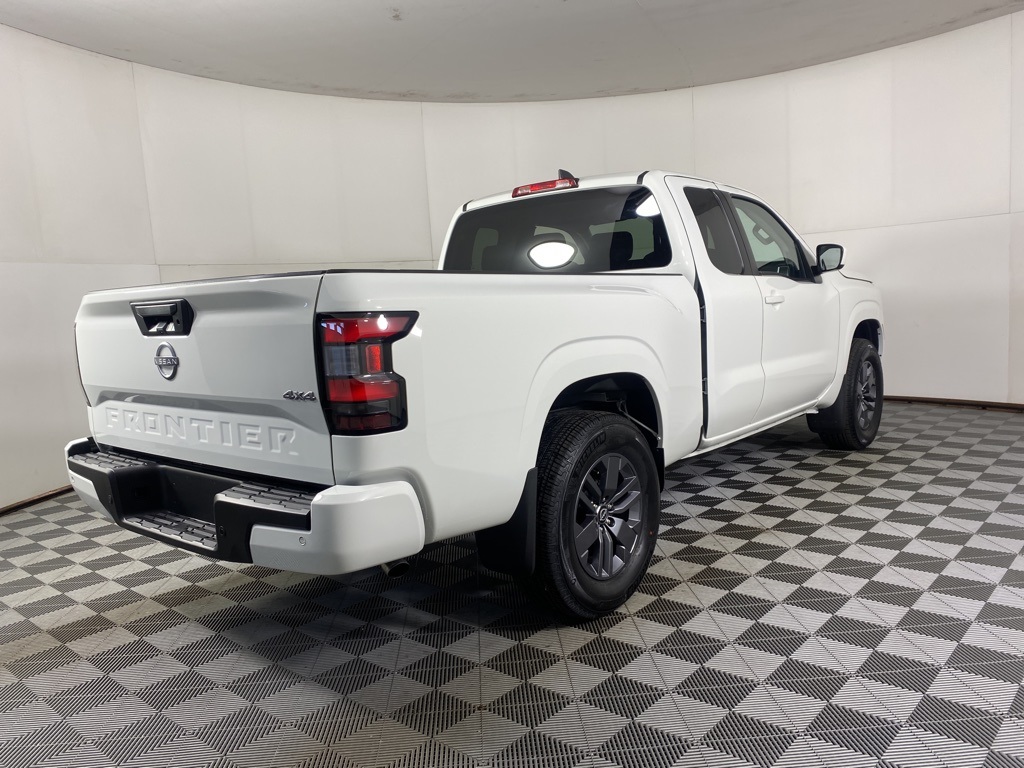 2025 Nissan Frontier SV photo 12