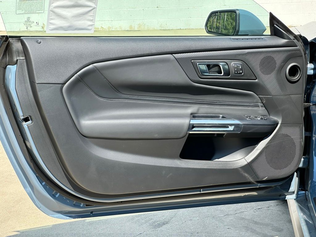 2025 Ford Mustang GT Premium photo 12