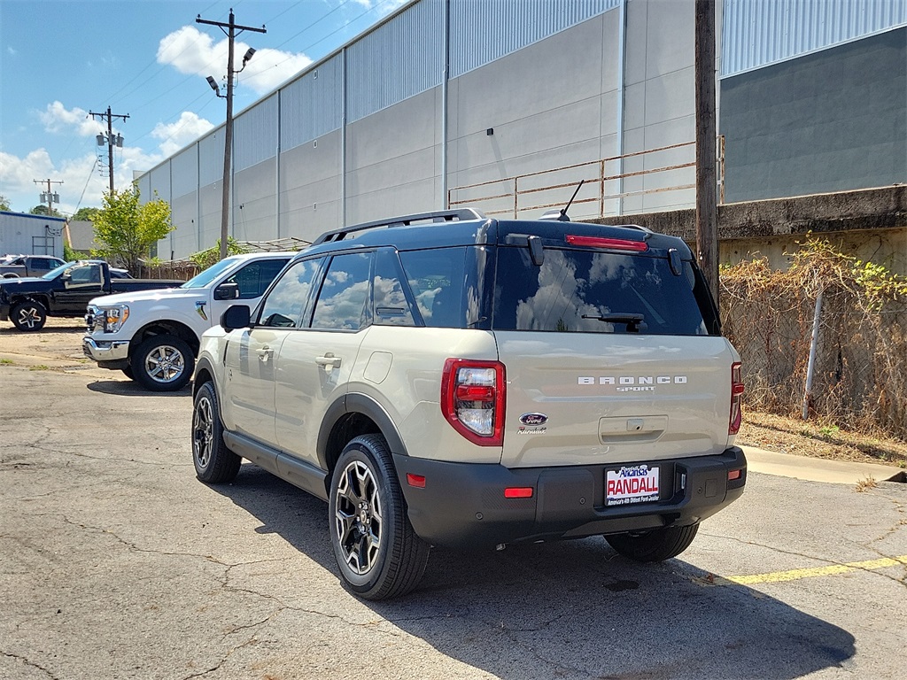 2025 Ford Bronco Sport Outer Banks photo 4