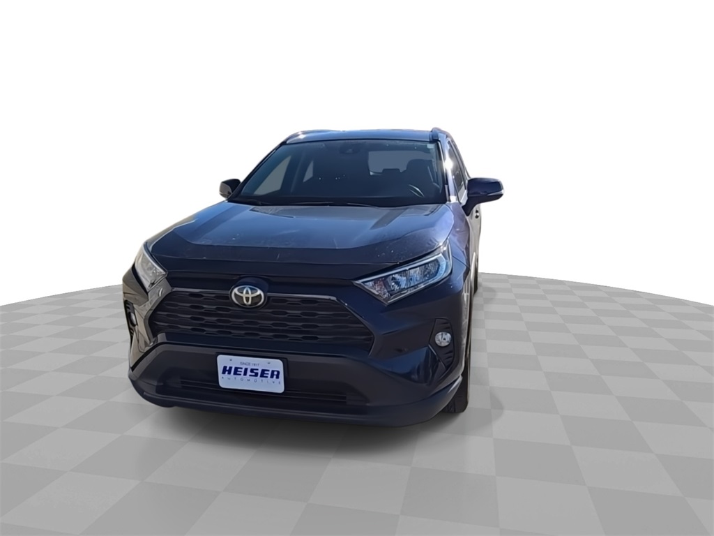 2020 Toyota RAV4 XLE photo 3
