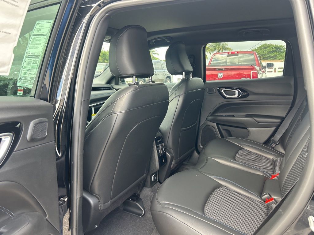 2025 Jeep Compass Latitude photo 27