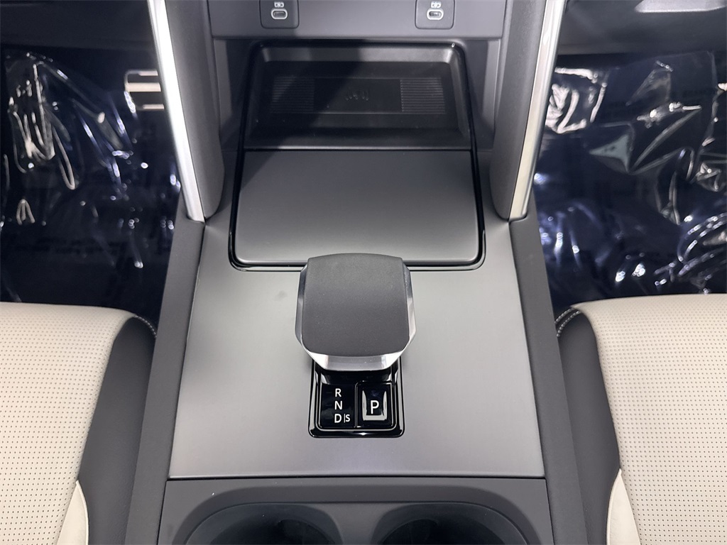 2025 Land Rover Discovery Sport SE photo 14