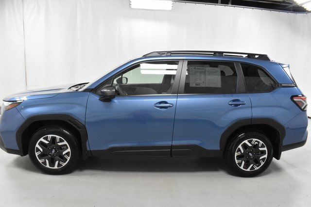 2025 Subaru Forester Premium photo 6
