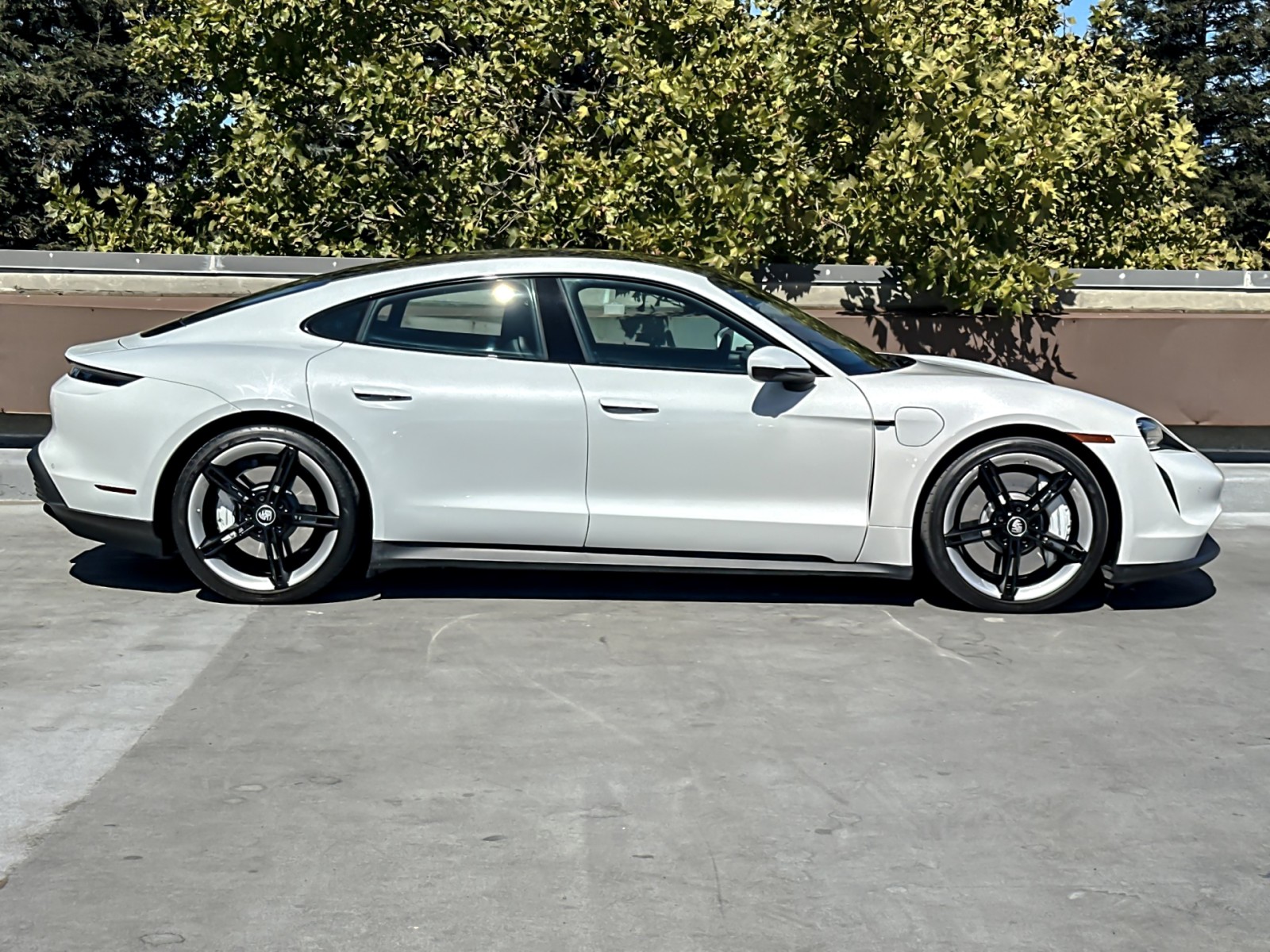 2022 Porsche Taycan 4S photo 9