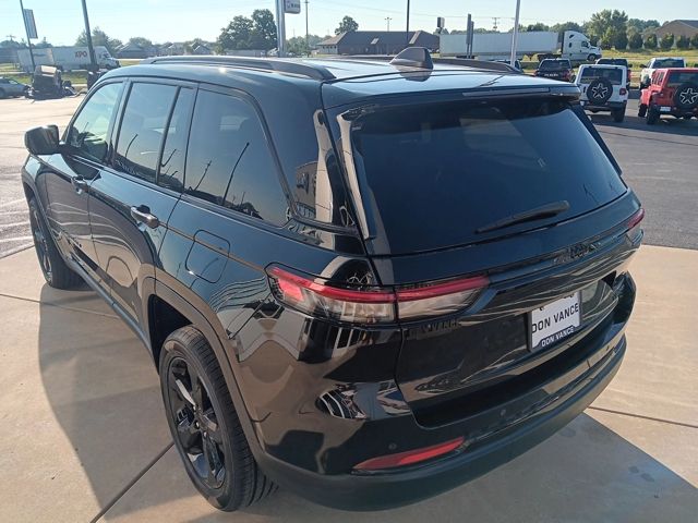2024 Jeep Grand Cherokee Limited photo 2