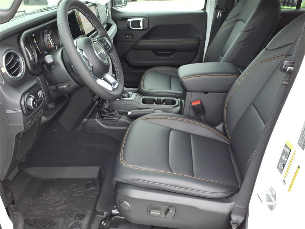 2025 Jeep Wrangler Sahara photo 3