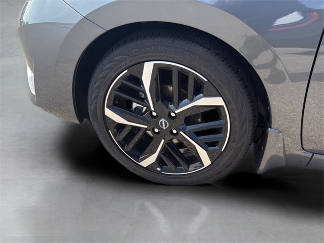2025 Nissan Versa 1.6 SR photo 10