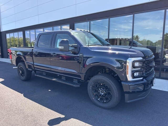 2025 Ford F-350 Super Duty Lariat's photo