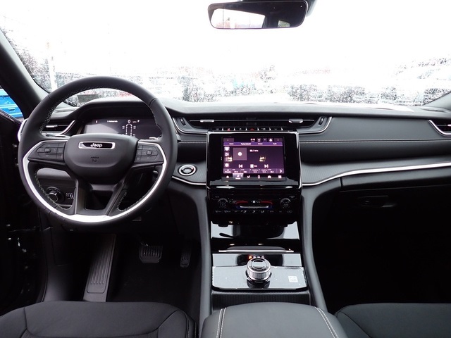 2025 Jeep Grand Cherokee Laredo X photo 14