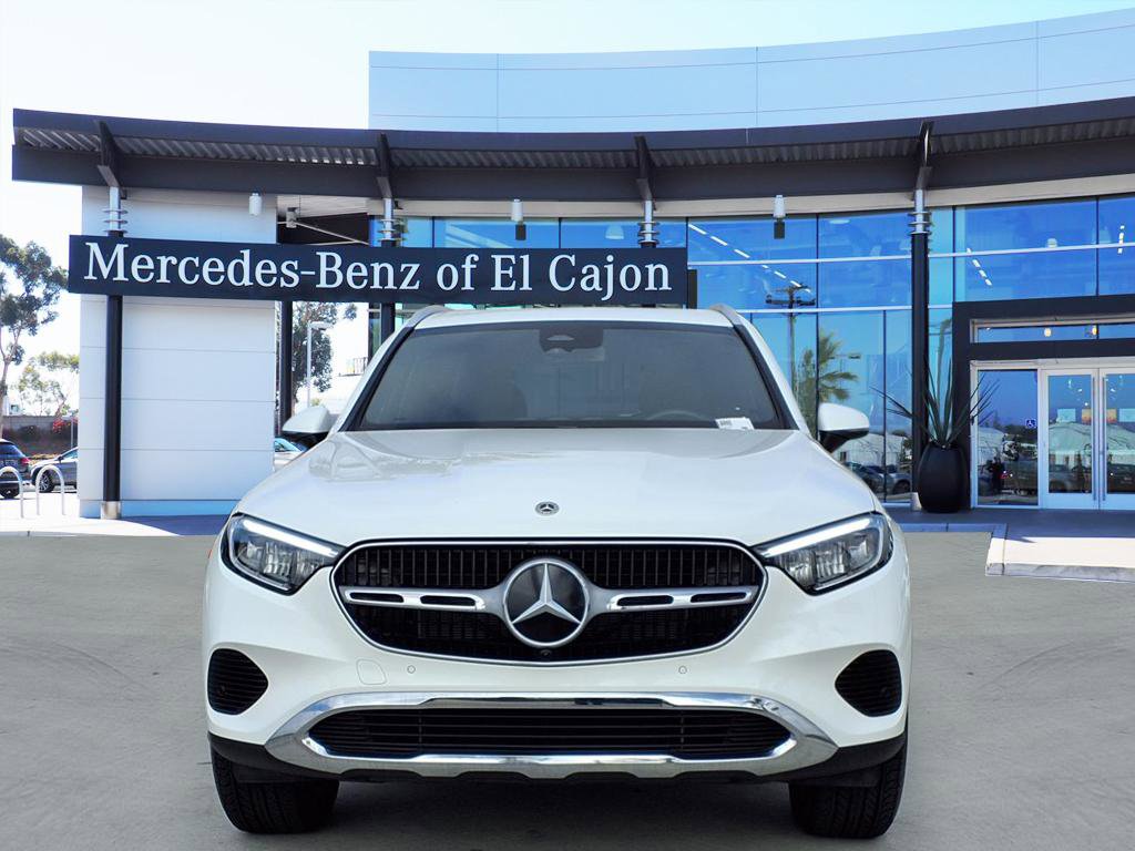 2025 Mercedes Benz GLC 300 photo 2