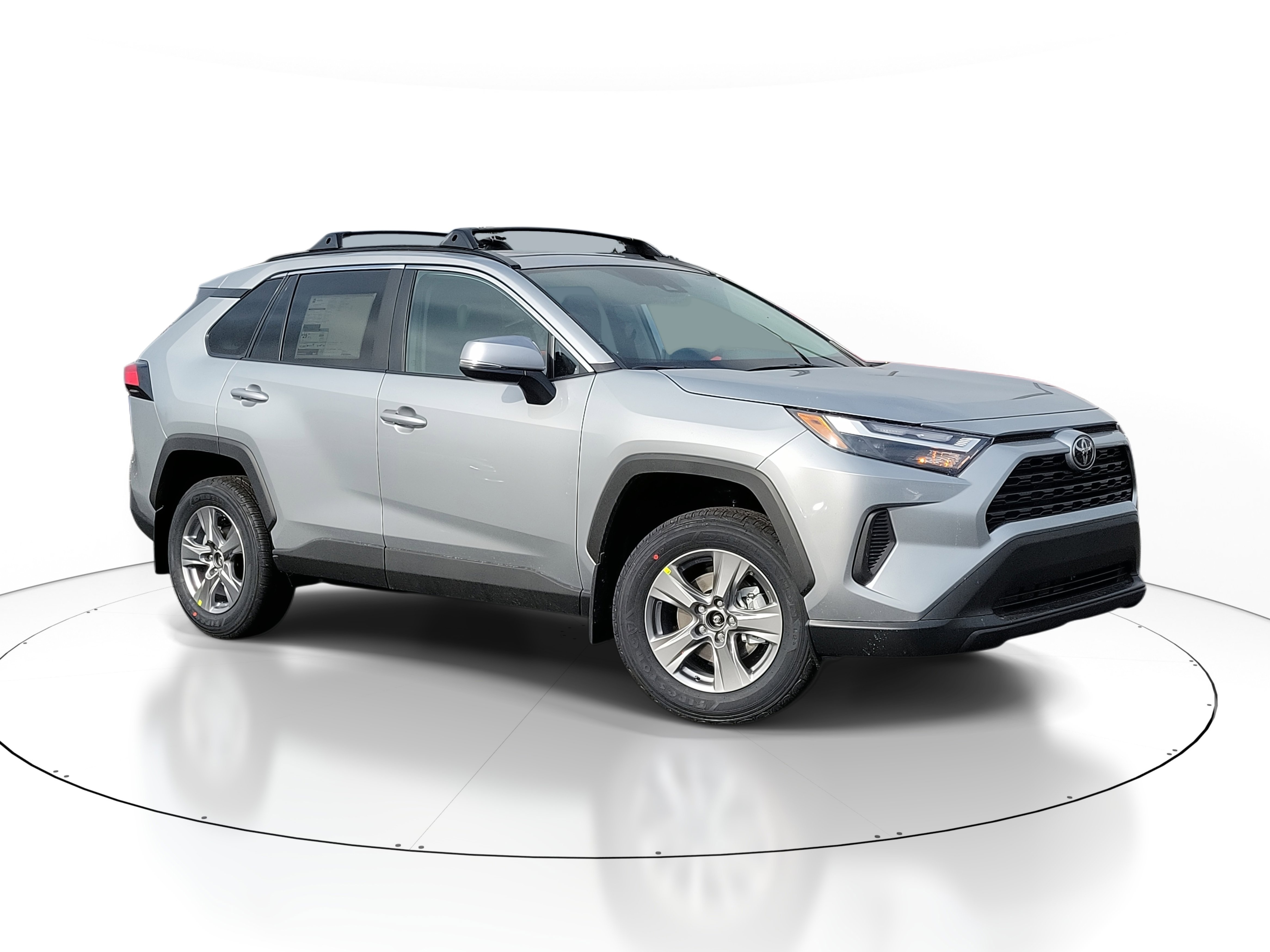2025 Toyota RAV4 XLE's photo