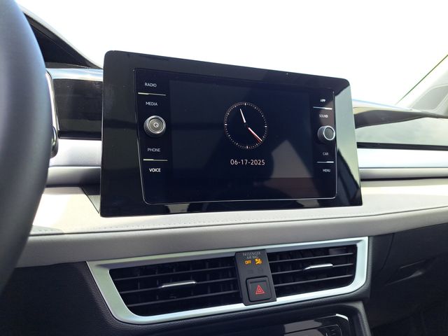 2025 Volkswagen Taos SE photo 29