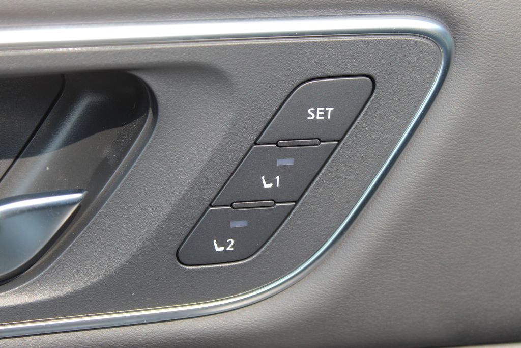 2025 Nissan Rogue Platinum photo 12