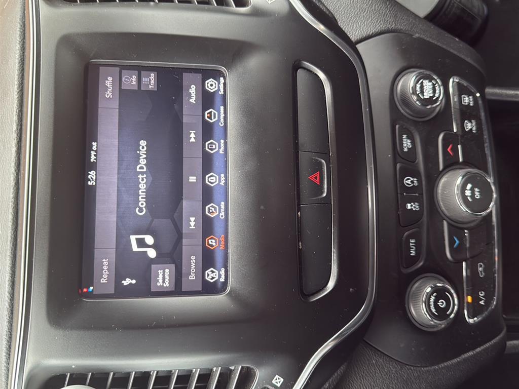 2019 Jeep Cherokee Latitude photo 2