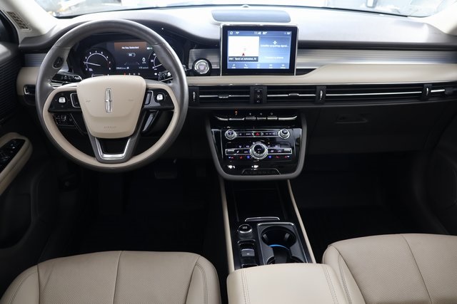 2022 Lincoln Corsair Standard photo 2