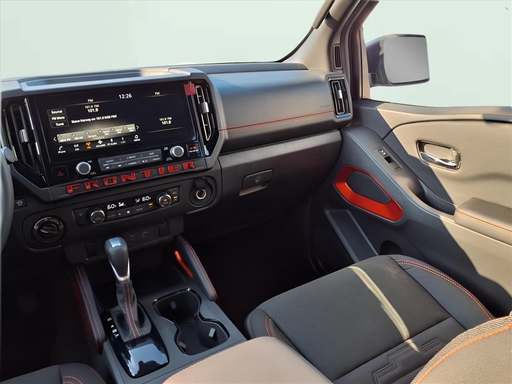 2025 Nissan Frontier PRO-4X photo 12