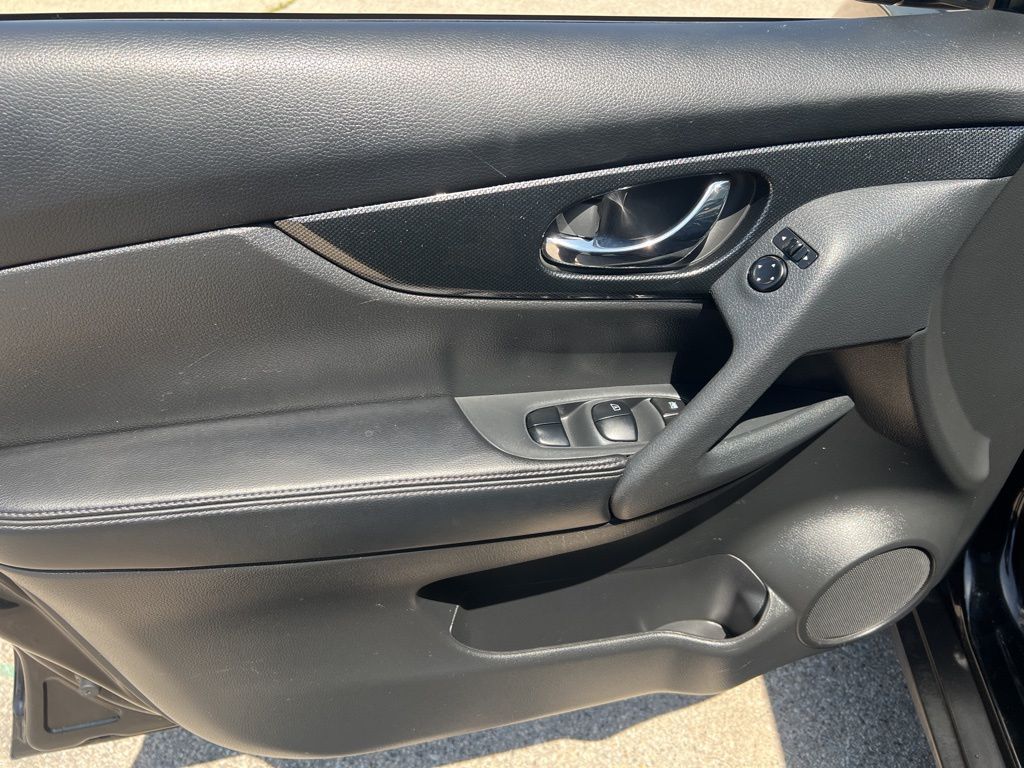 2016 Nissan Rogue SL photo 7