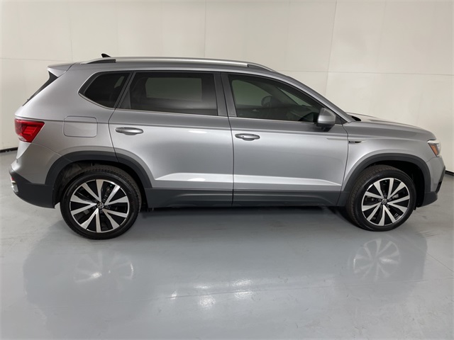 2024 Volkswagen Taos SE photo 8