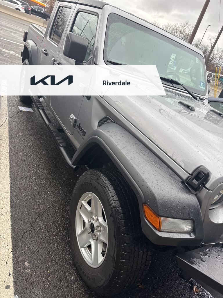 2020 Jeep Gladiator Sport S's photo