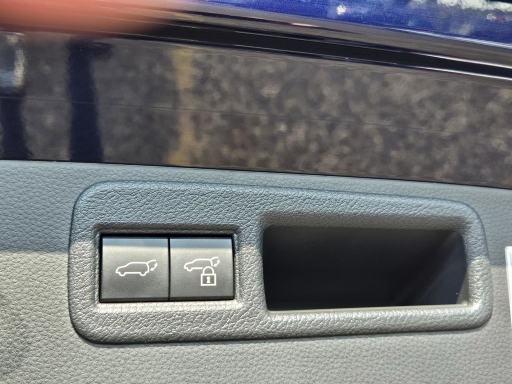2023 Toyota Venza LE photo 4