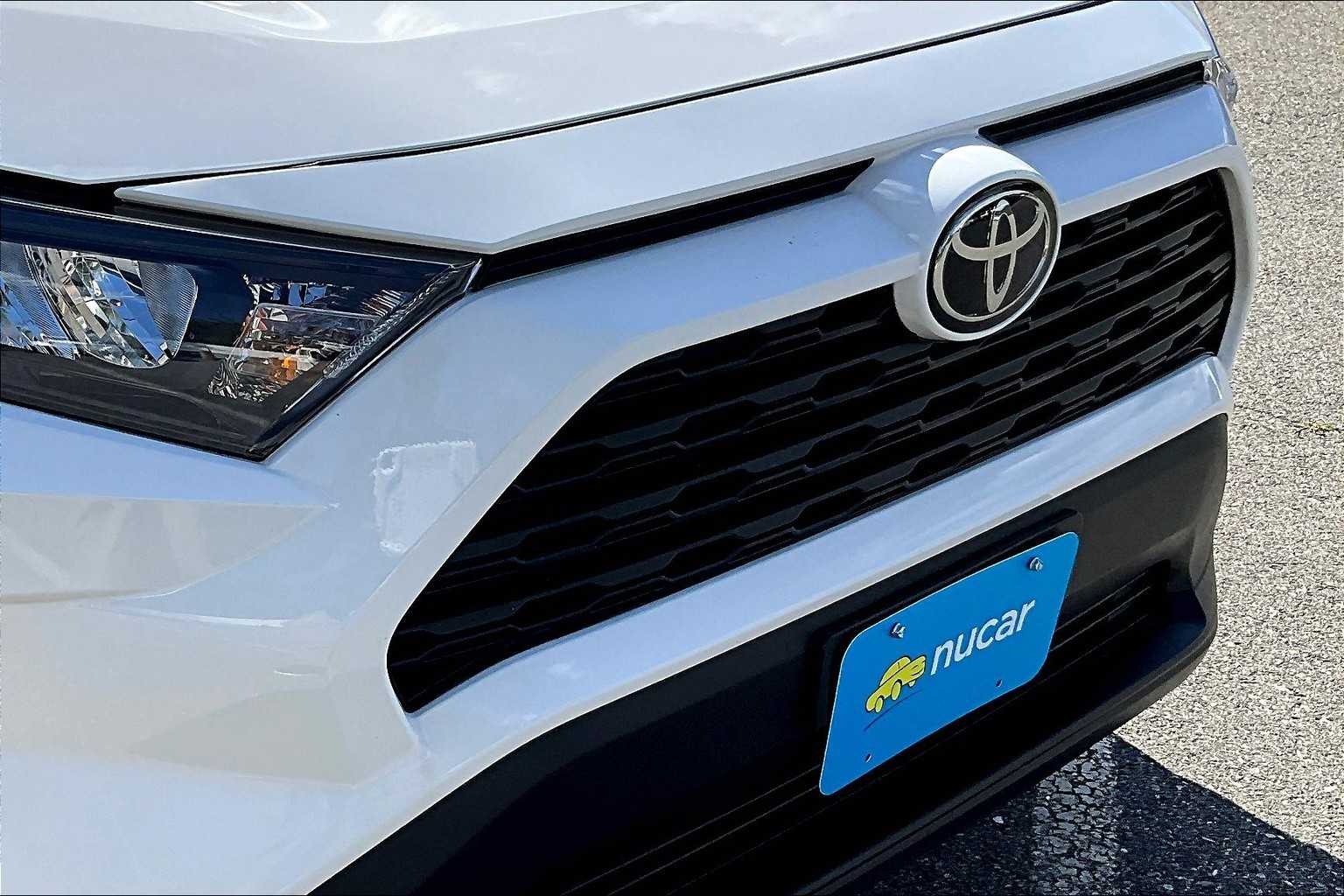 2022 Toyota RAV4 LE photo 31