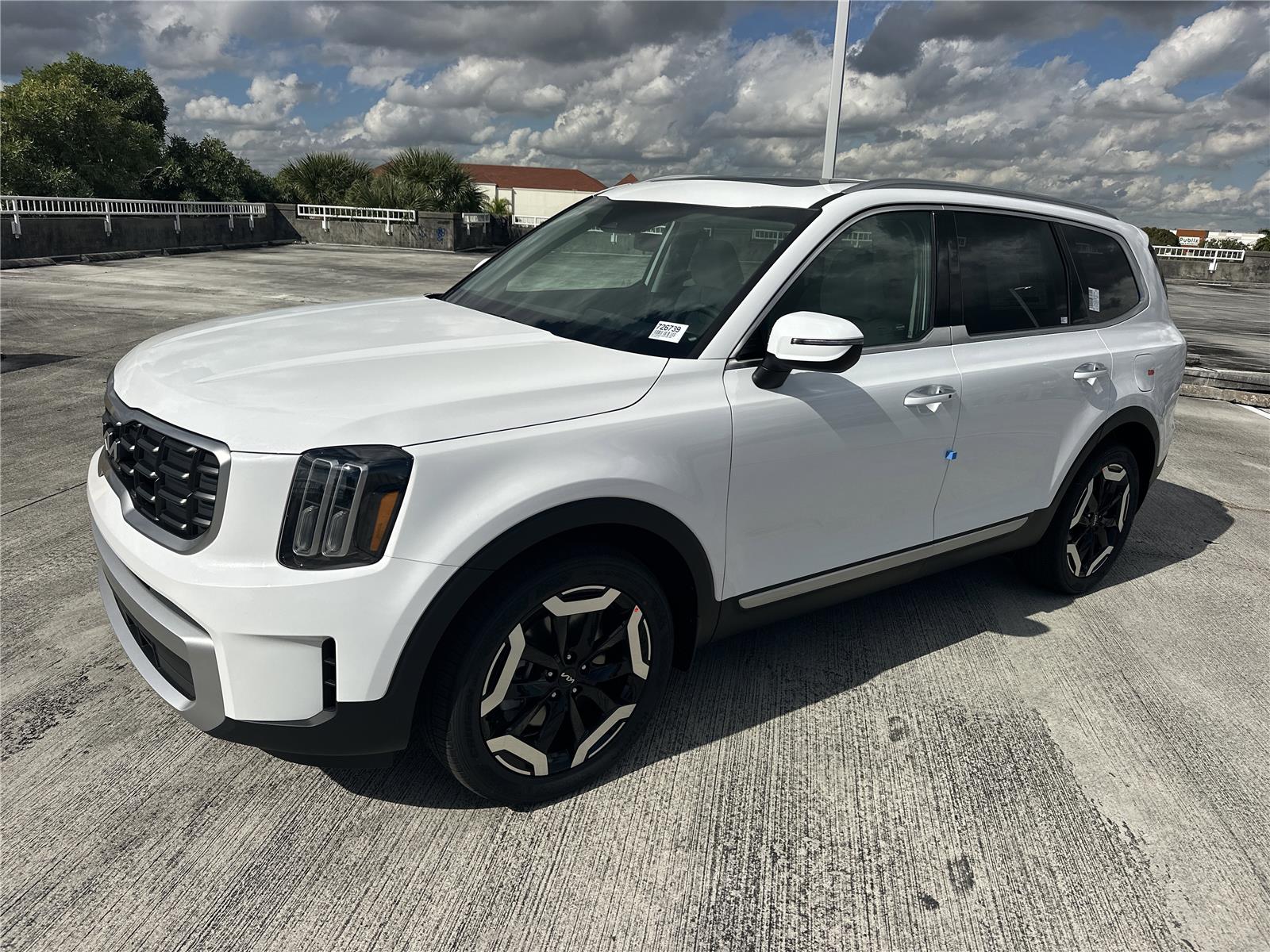 2025 Kia Telluride S's photo