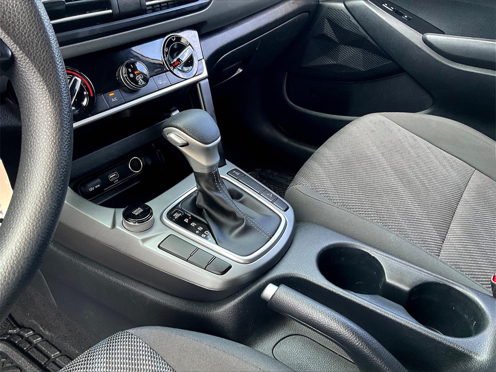 2023 Kia Seltos LX photo 17