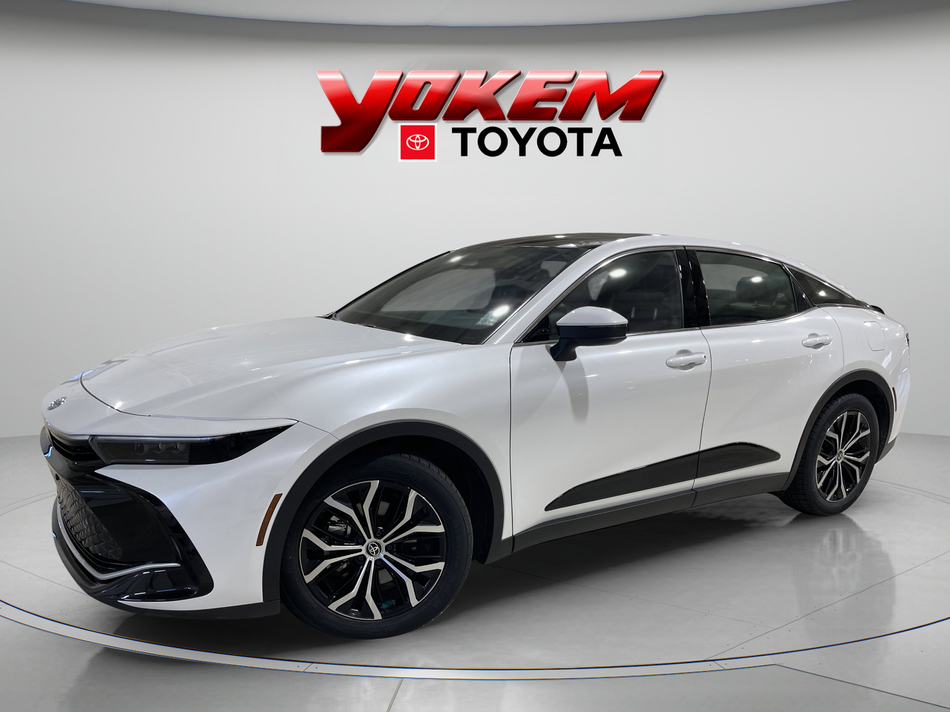 2023 Toyota Crown Limited's photo