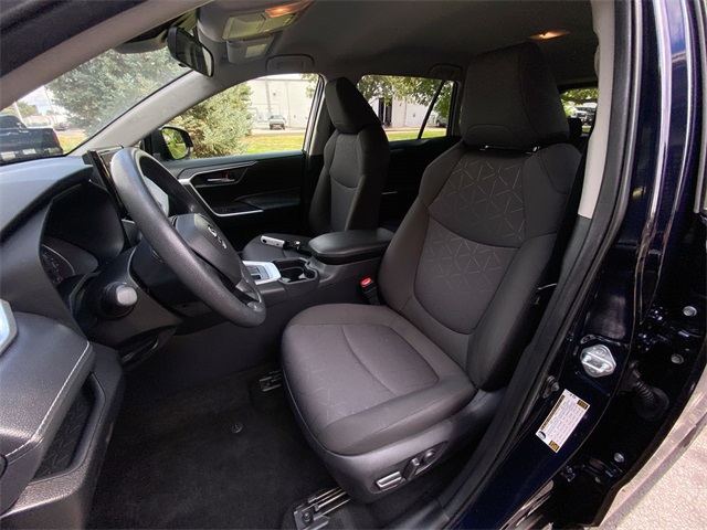 2021 Toyota RAV4 XLE photo 3