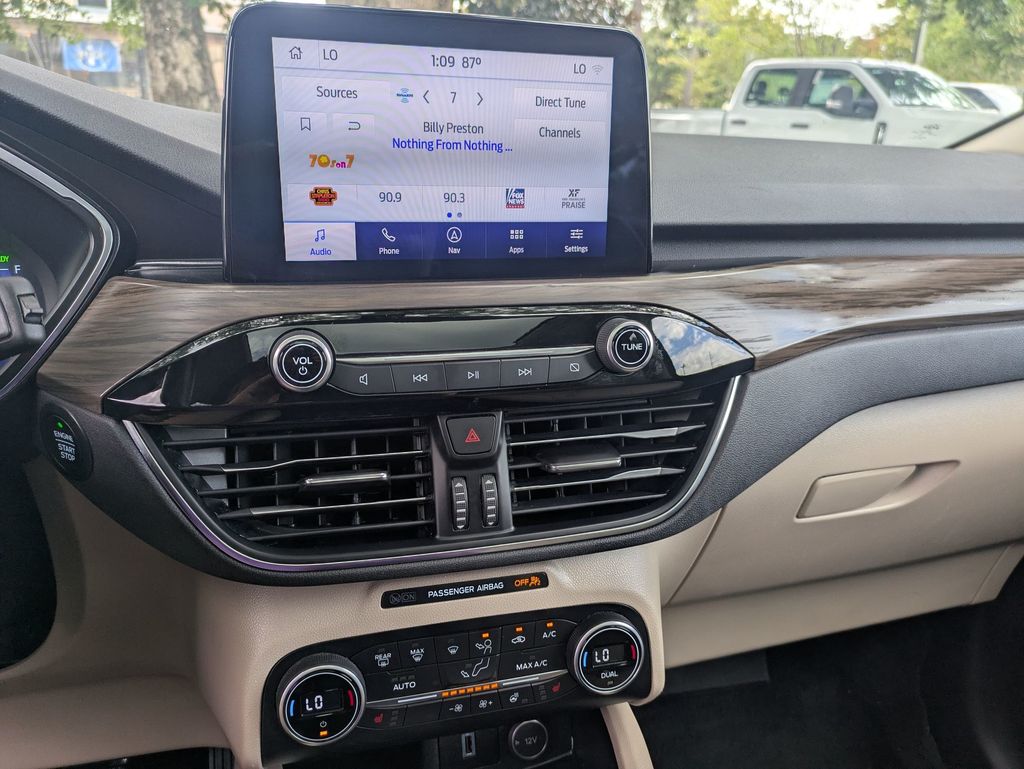 2020 Ford Escape Titanium Hybrid photo 18