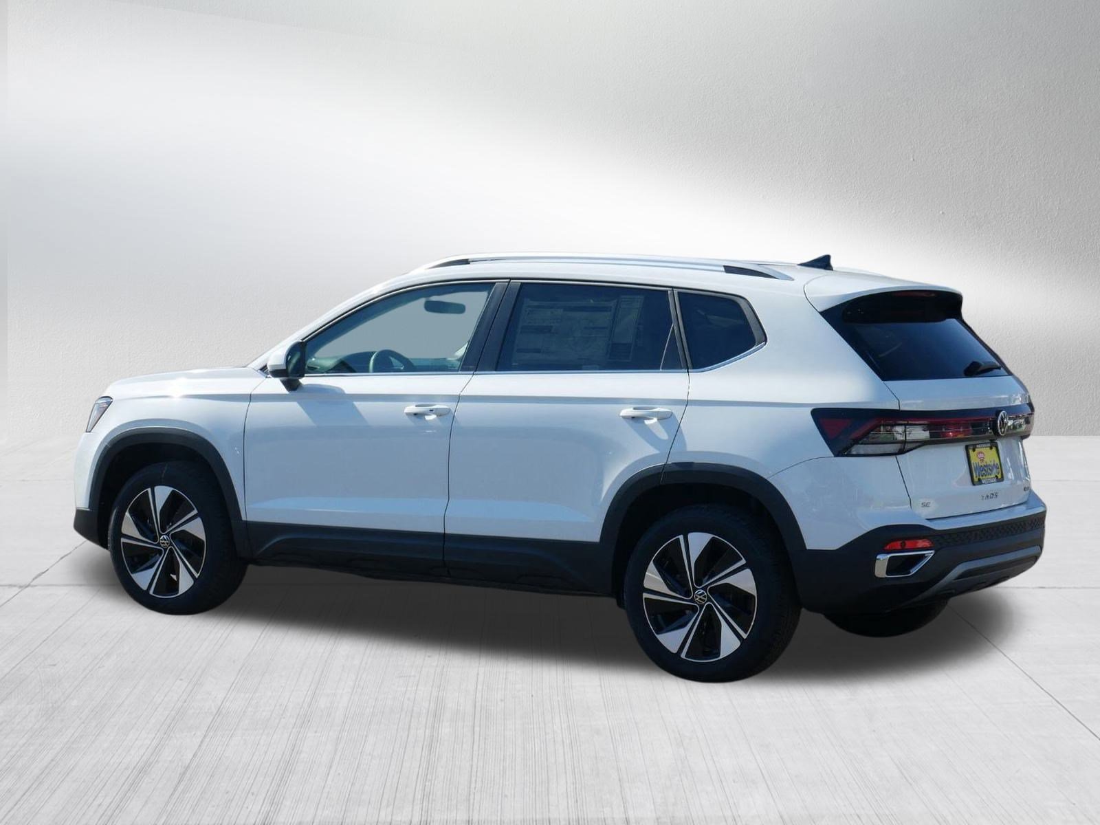 2025 Volkswagen Taos SE photo 3