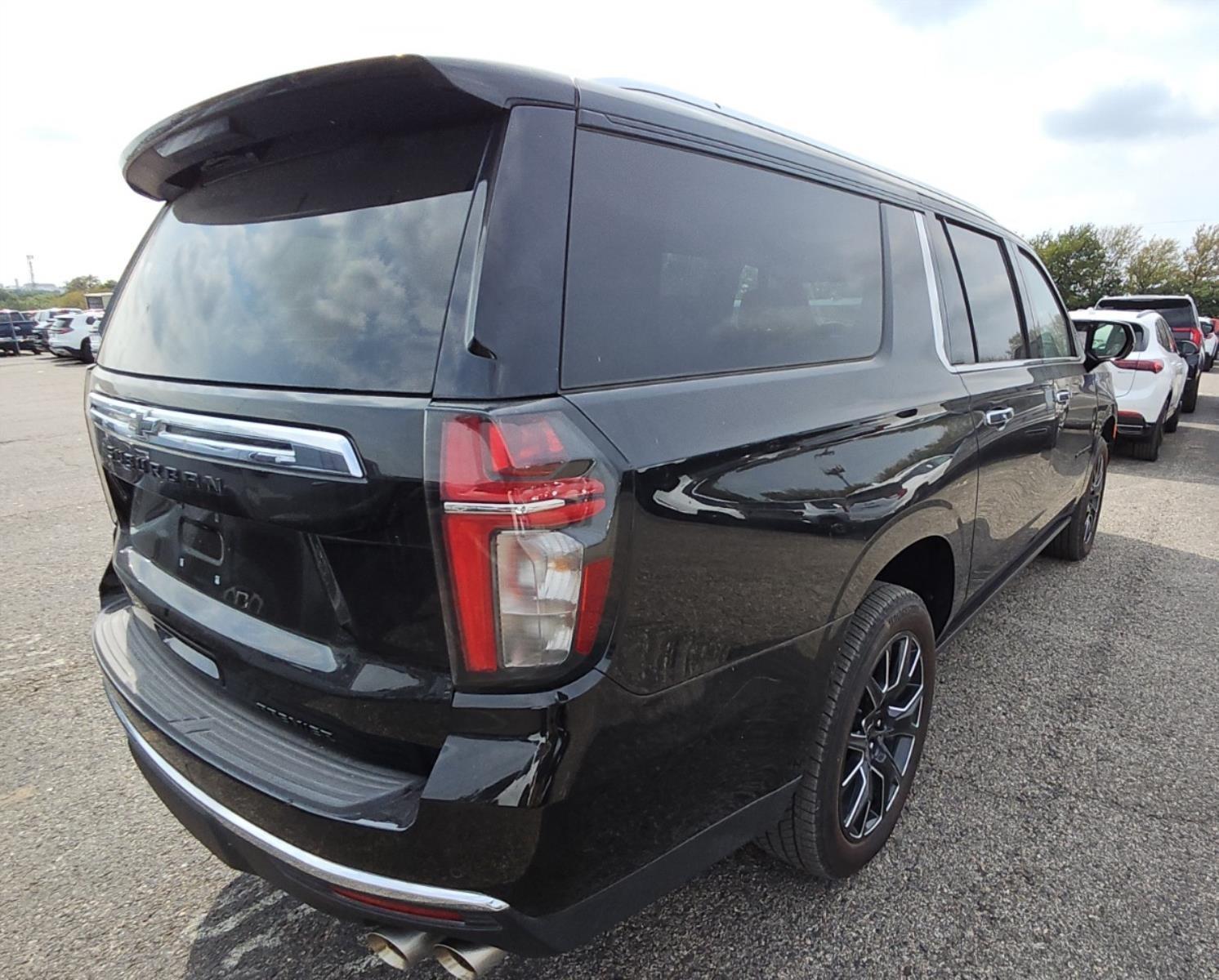 2024 Chevrolet Suburban Premier photo 2