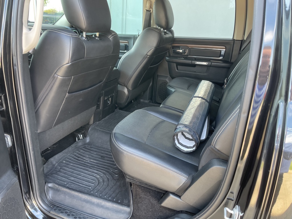 2017 Ram 1500 Laramie photo 3