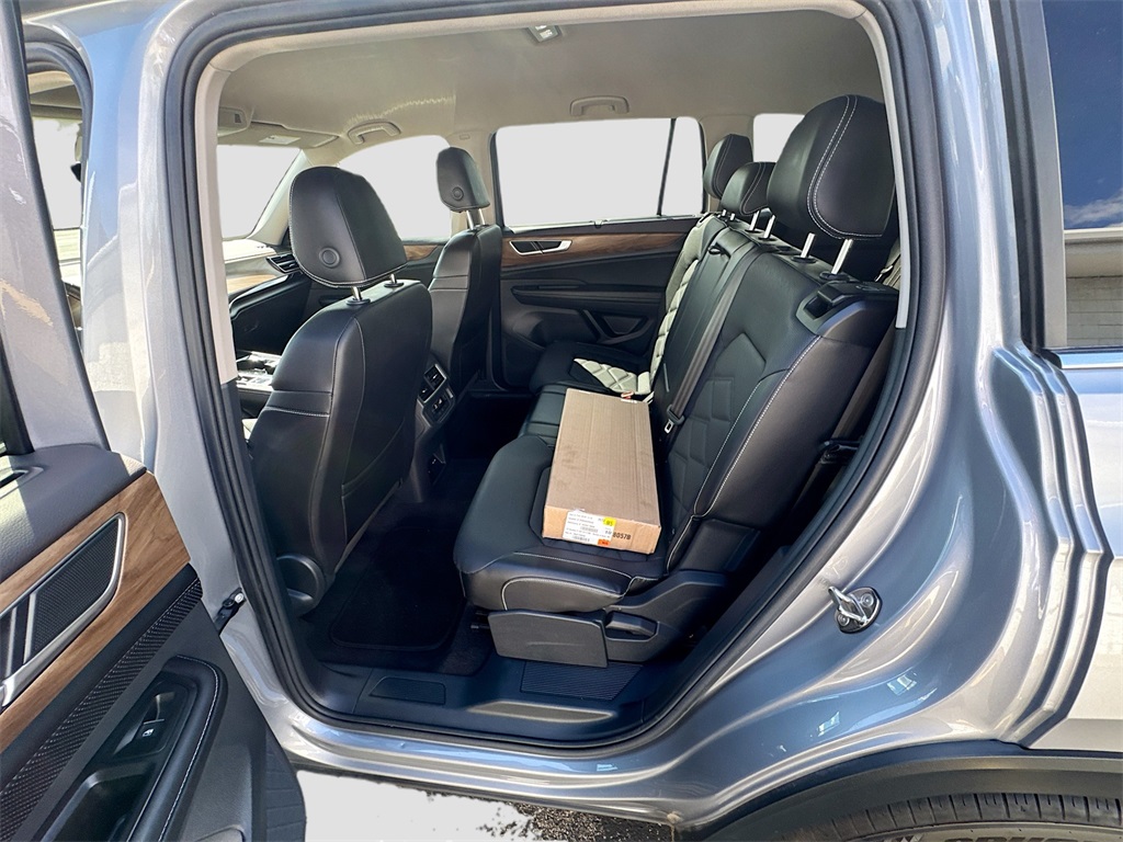 2024 Volkswagen Atlas SE Technology photo 23