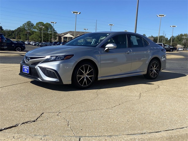2022 Toyota Camry SE photo 2