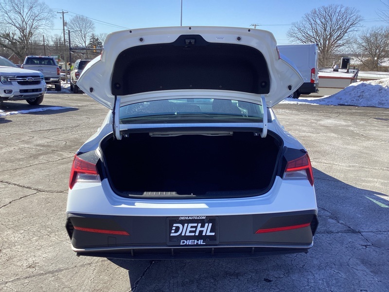 2025 Hyundai Elantra Hybrid Blue photo 10