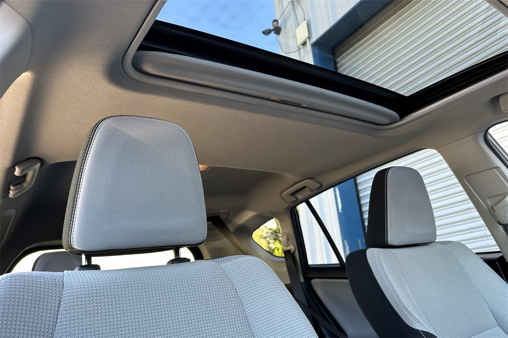 2017 Toyota RAV4 XLE photo 14
