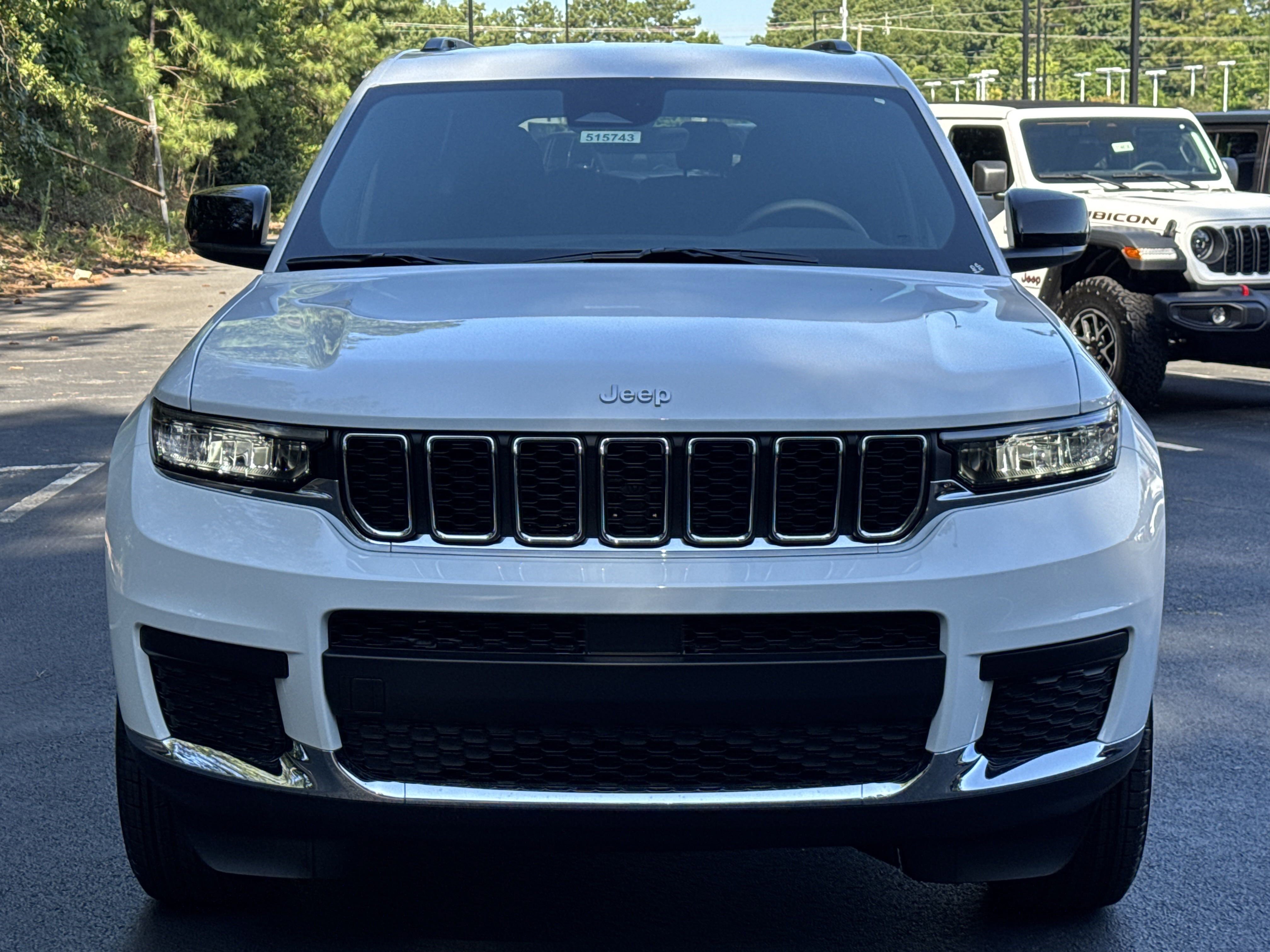 2025 Jeep Grand Cherokee Laredo photo 2