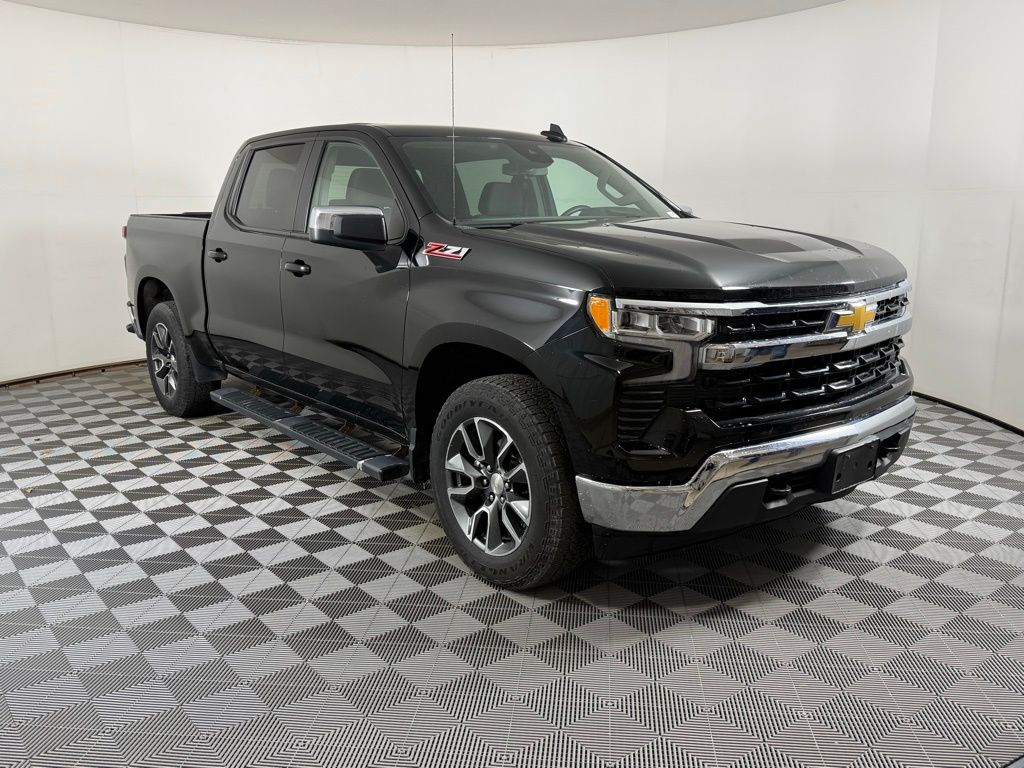 2024 Chevrolet Silverado 1500 LT's photo