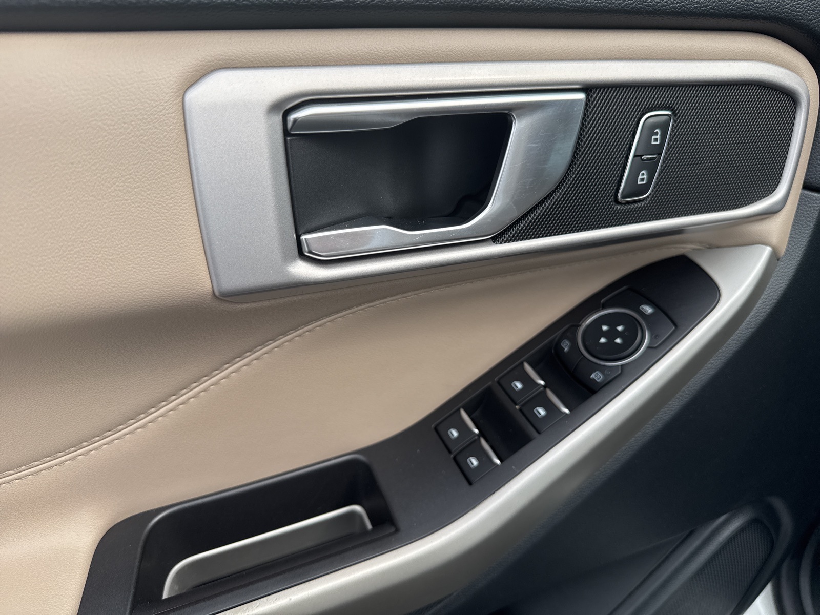 2021 Ford Explorer XLT photo 22