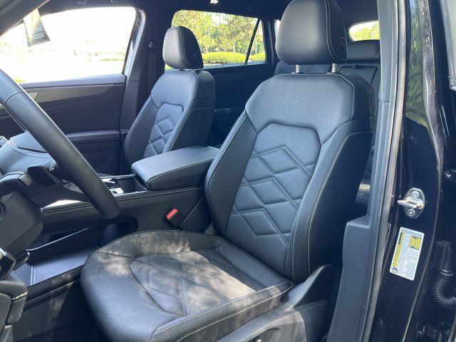 2025 Volkswagen Atlas Cross Sport SE Technology photo 2
