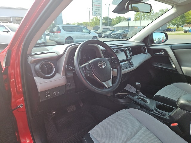 2017 Toyota RAV4 XLE photo 19