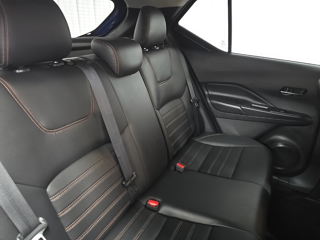 2019 Nissan Kicks SR photo 15