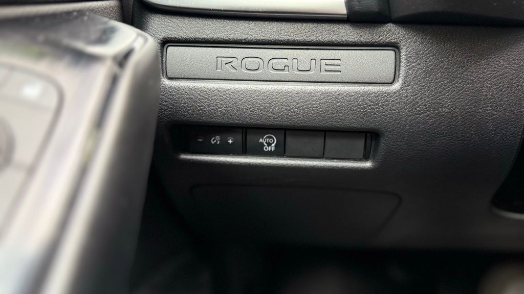 2023 Nissan Rogue S photo 18