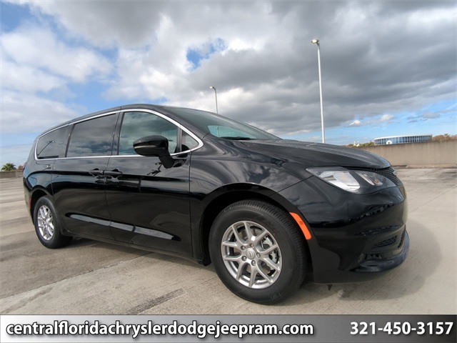 2026 Chrysler Voyager LX's photo