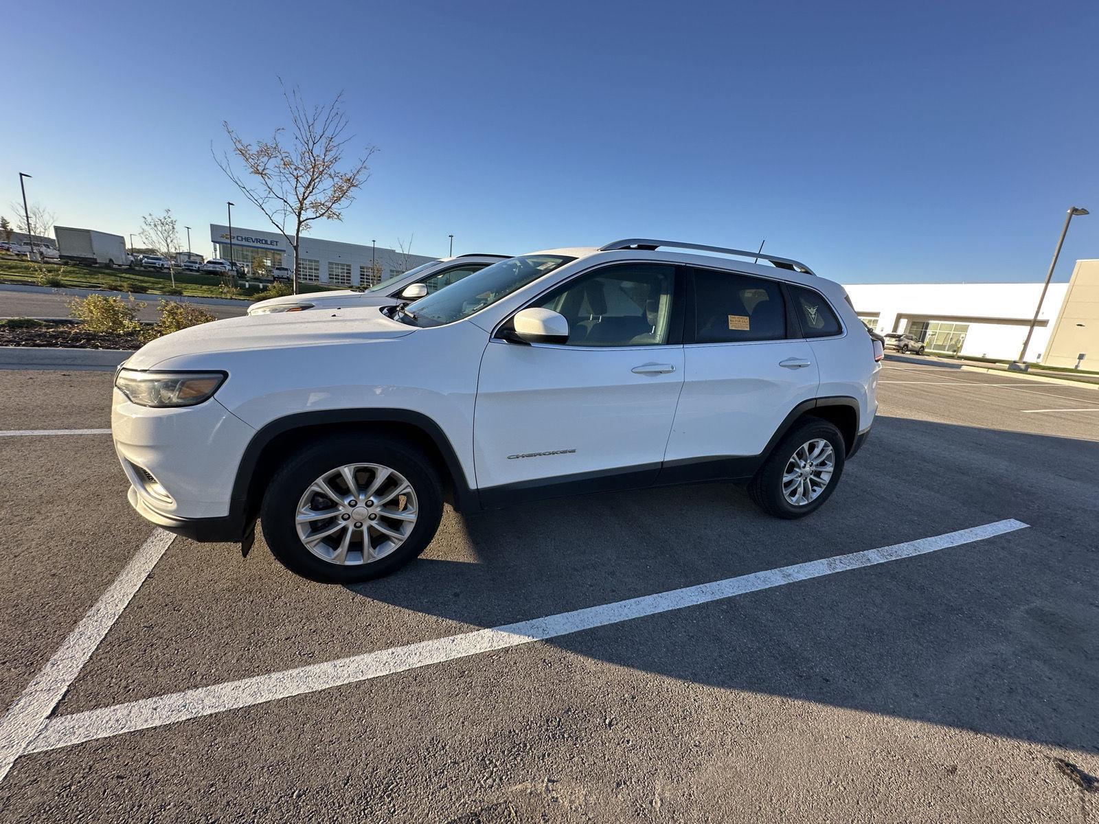 Used 2019 Jeep Cherokee Latitude with VIN 1C4PJLCB3KD178488 for sale in Kansas City