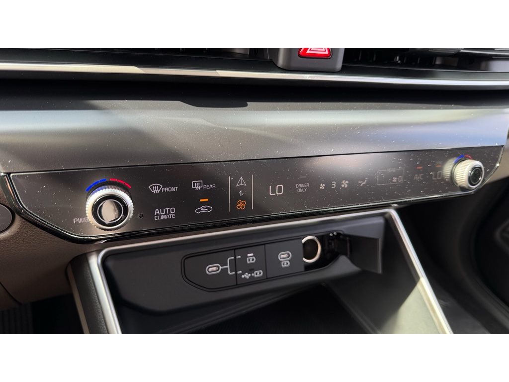 2026 Kia Carnival LXS photo 17