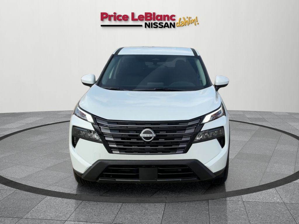 2026 Nissan Rogue SV's photo