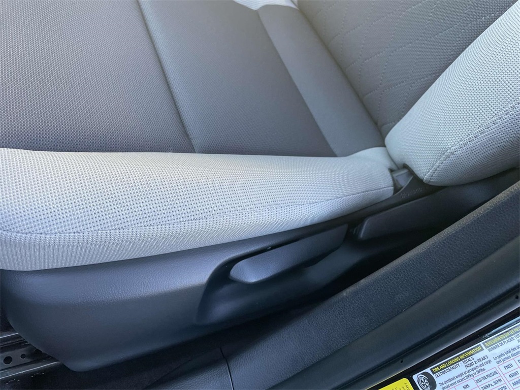 2025 Toyota Corolla LE photo 19