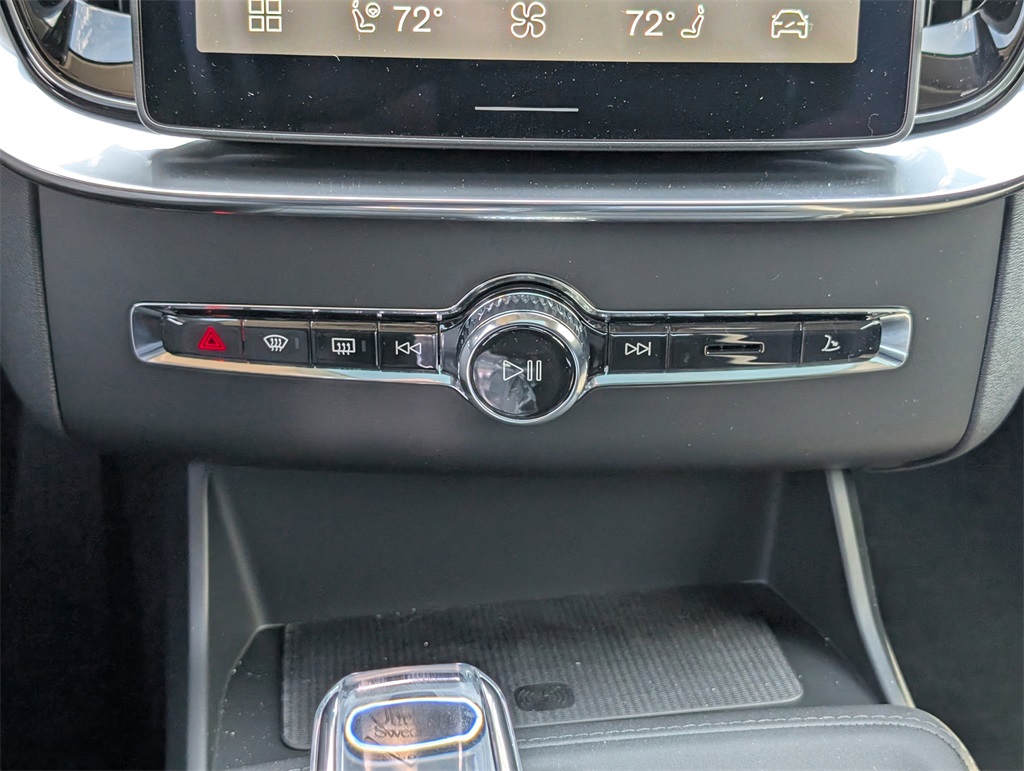 2025 Volvo XC90 T8 Plus photo 21